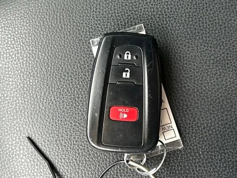 Used 2025 Toyota RAV4 XLE AWD/4WD image 72