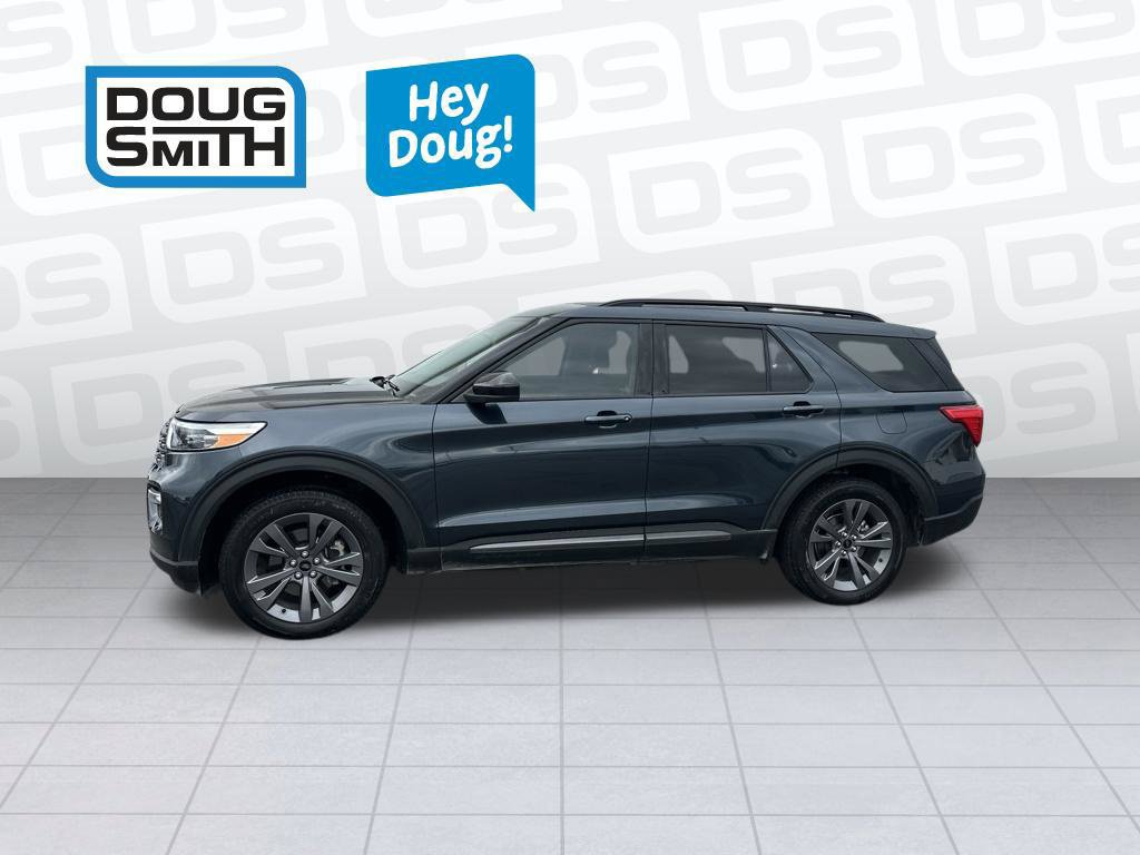 Used 2022 Ford Explorer XLT w/ Equipment Group 202A AWD/4WD image 2