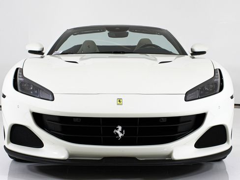 Used 2023 Ferrari Portofino M image 8