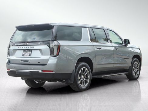 Used 2025 Chevrolet Suburban LT w/ Comfort Package AWD/4WD image 5