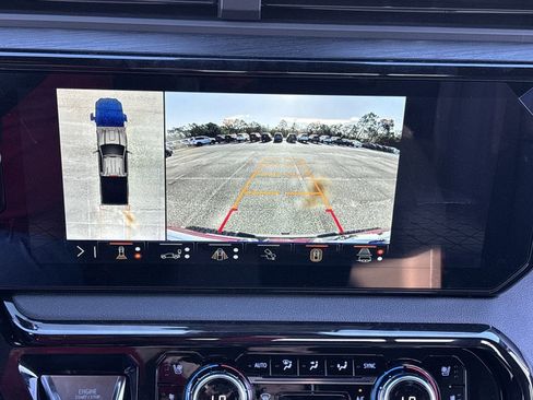 Used 2025 GMC Sierra 2500 AT4 w/ AT4 Premium Plus Package AWD/4WD image 9
