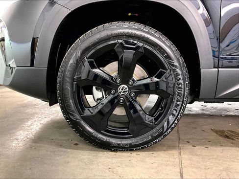 New 2026 Volkswagen Taos SEL image 14