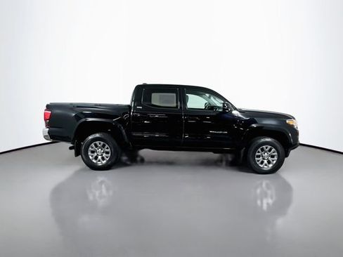 Certified 2019 Toyota Tacoma SR5 AWD/4WD image 9