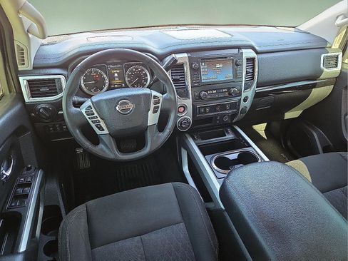 Used 2017 Nissan Titan SV image 11