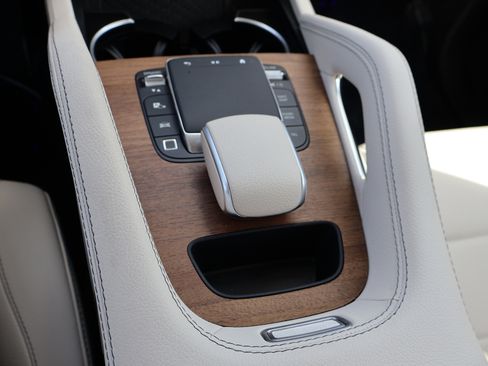 Used 2025 Mercedes-Benz GLE 450e 4MATIC image 40