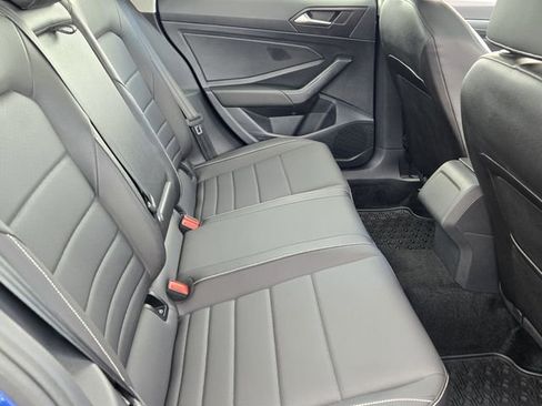Used 2024 Volkswagen Jetta SE w/ Panoramic Sunroof Package FWD image 15