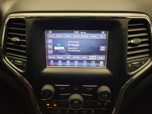 Used 2019 Jeep Grand Cherokee Laredo RWD image 25