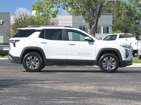 Used 2025 Chevrolet Equinox LT w/ Convenience Package II FWD image 7