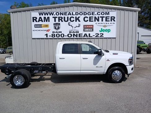 New 2026 RAM 3500 Big Horn w/ Laramie Trim Package image 2