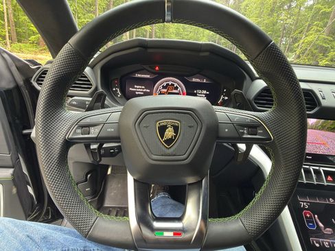 Used 2020 Lamborghini Urus AWD/4WD image 22
