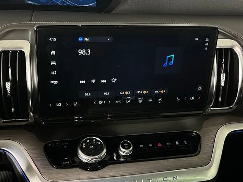 Used 2025 Ford Expedition Platinum image 18