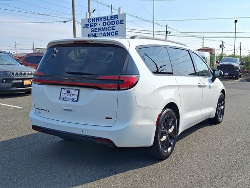 Certified 2023 Chrysler Pacifica Touring-L w/ S Appearance Package AWD/4WD image 7