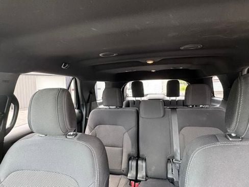 Used 2018 Ford Explorer XLT image 18