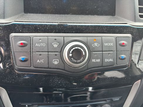 Used 2016 Nissan Pathfinder S image 7