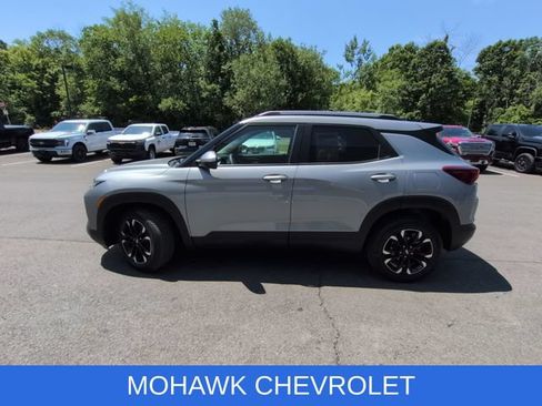 Used 2023 Chevrolet TrailBlazer LT w/ Confidence II Package AWD/4WD image 2