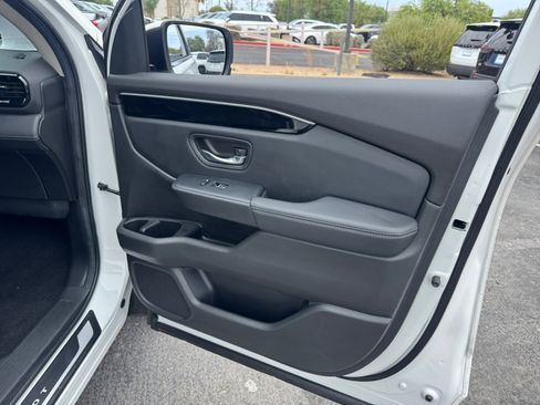 Used 2024 Honda Pilot Touring image 18