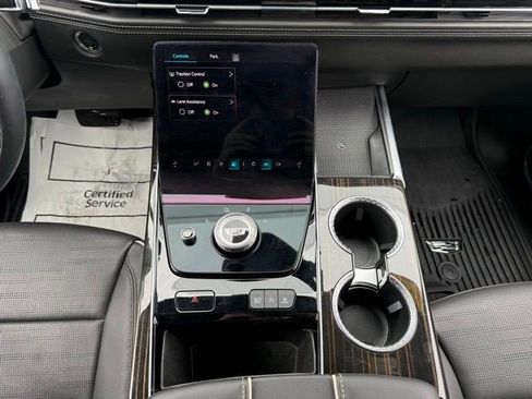 Certified 2025 Cadillac Escalade Premium Luxury AWD/4WD image 18