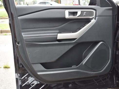 Certified 2024 Ford Explorer XLT AWD/4WD image 9