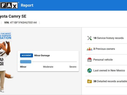 Used 2017 Toyota Camry SE image 2