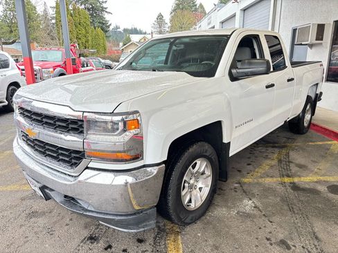 Used 2018 Chevrolet Silverado 1500 W/T w/ Trailering Package image 3
