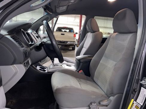 Used 2012 Toyota Tacoma PreRunner image 10