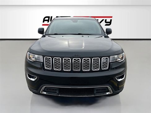 Used 2021 Jeep Grand Cherokee Laredo image 2