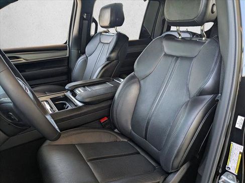 Certified 2025 Jeep Wagoneer Series II w/ Convenience Group I AWD/4WD image 16