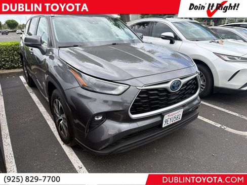 Used 2023 Toyota Highlander XLE AWD/4WD image 1