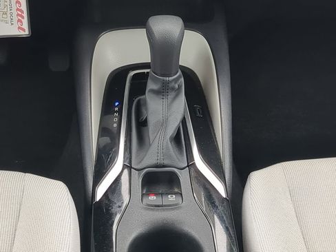 Used 2022 Toyota Corolla LE image 25