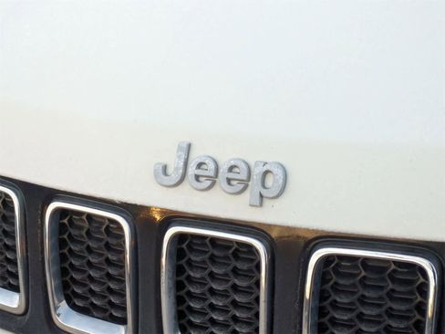 Certified 2018 Jeep Compass Limited image 12