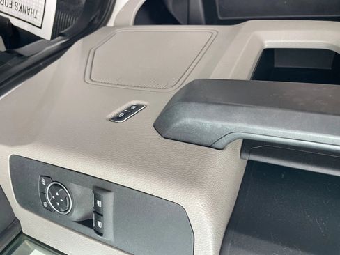 Used 2017 Ford F550 2WD Regular Cab Super Duty image 18