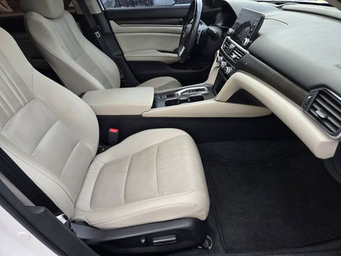 Used 2020 Honda Accord Touring image 18