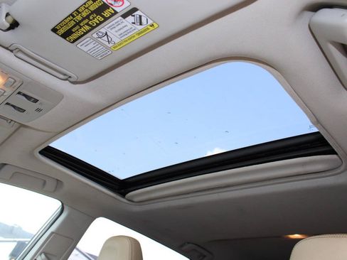 Used 2013 Toyota RAV4 Limited AWD/4WD image 19