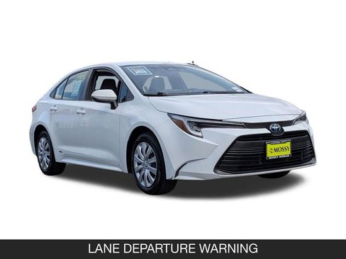 Used 2024 Toyota Corolla LE AWD/4WD image 2