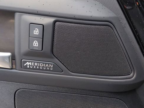 New 2026 Land Rover Defender 110 X-Dynamic SE image 32