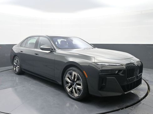 Used 2023 BMW 760i xDrive w/ Executive Package AWD/4WD image 3