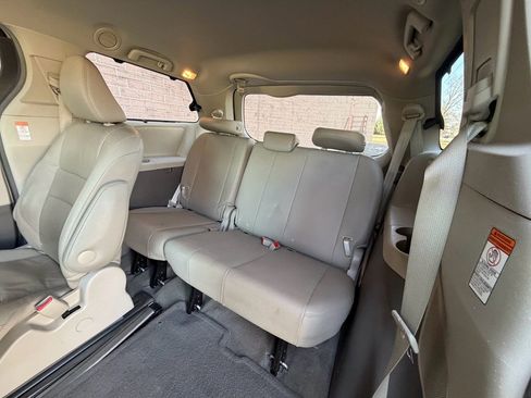 Used 2015 Toyota Sienna XLE Premium image 18