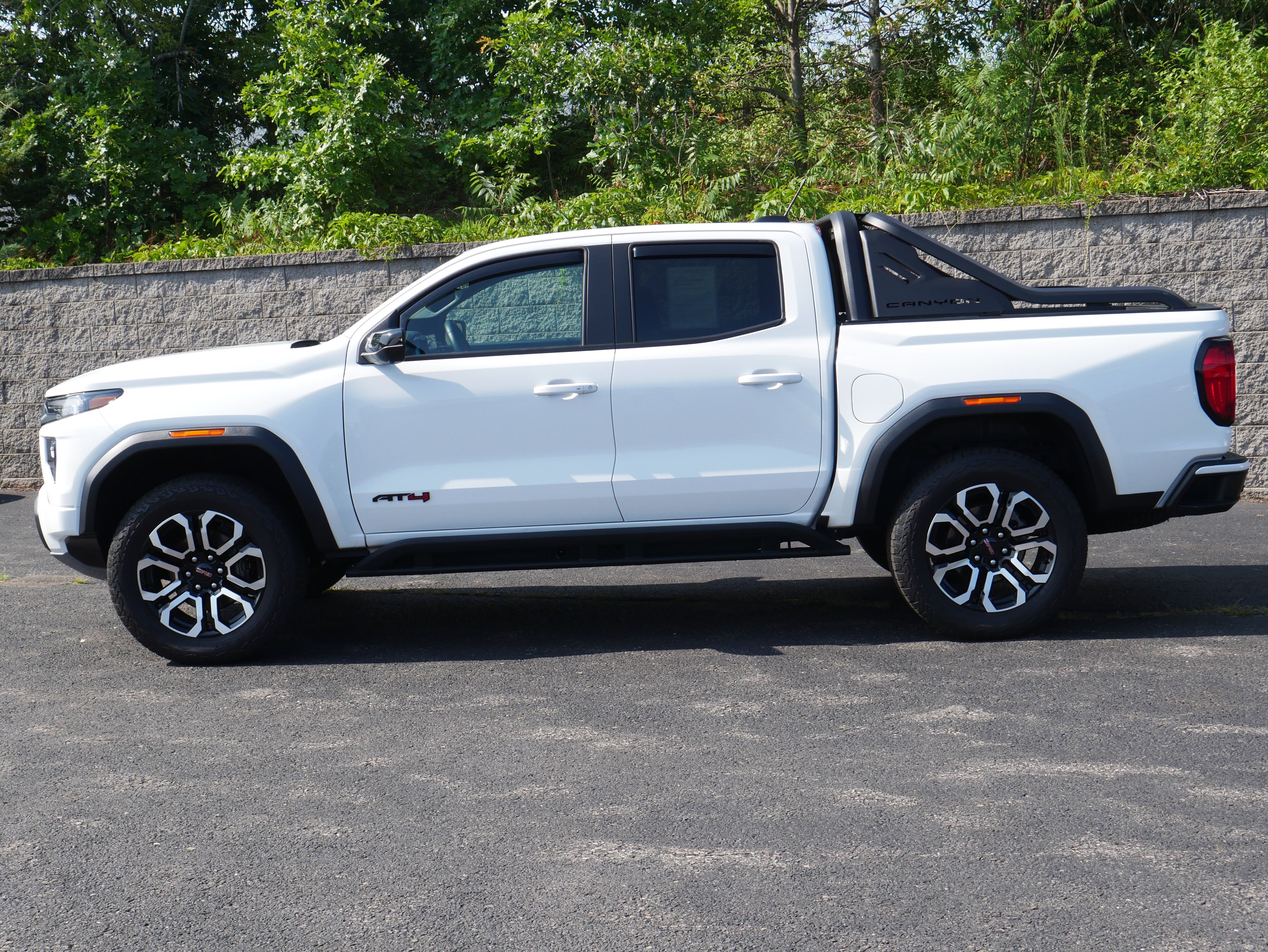 Certified 2025 GMC Canyon AT4 w/ Nightfall Edition AWD/4WD image 3