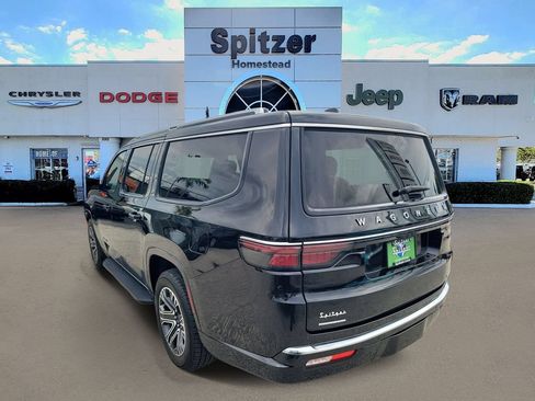 Used 2023 Jeep Wagoneer L Series II AWD/4WD image 3