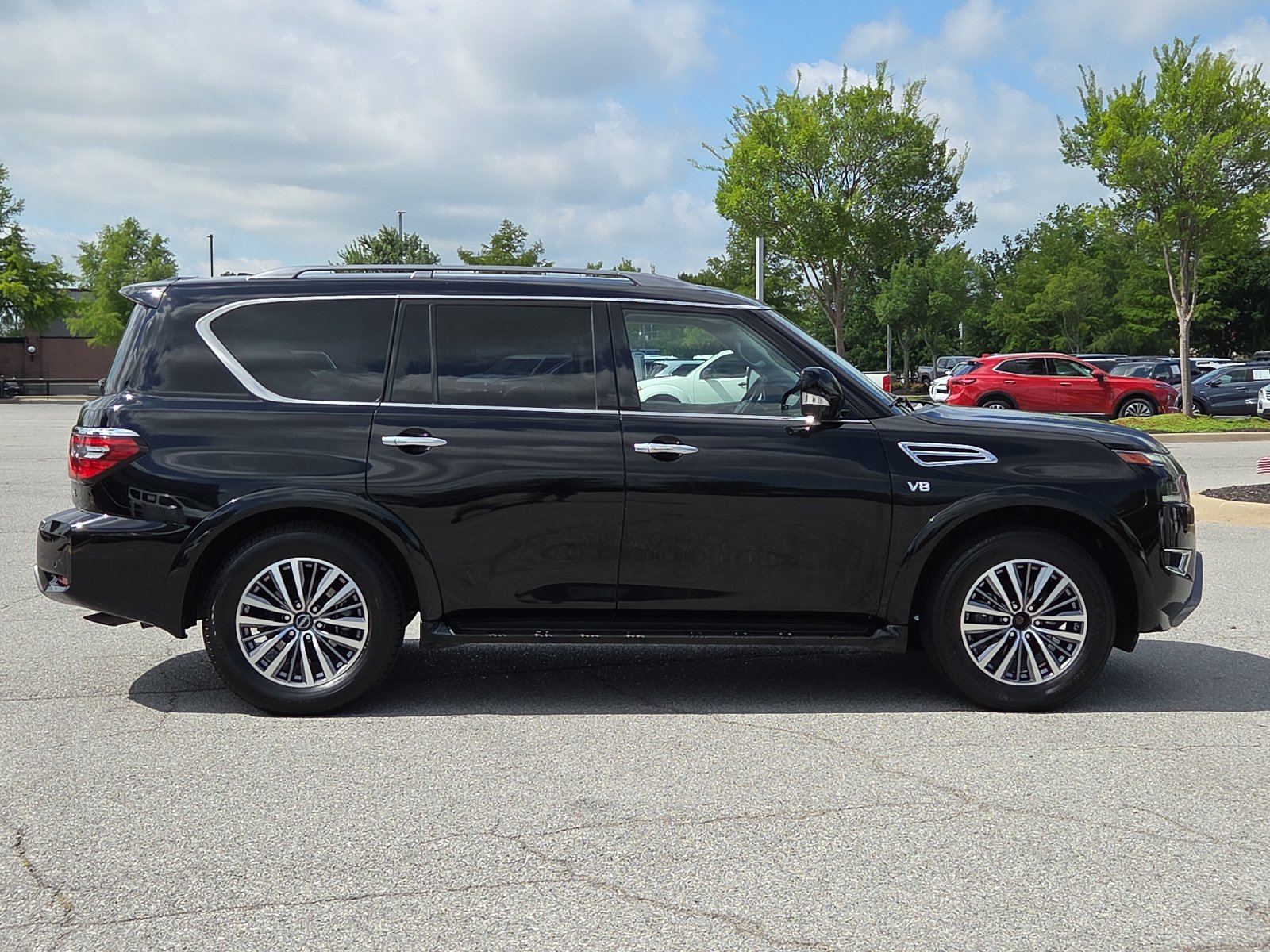 Used 2022 Nissan Armada SL w/ Captain's Chairs Package AWD/4WD image 6