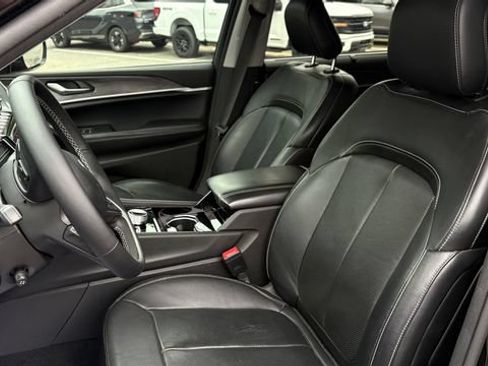 Used 2022 Jeep Grand Cherokee L Limited w/ Luxury Tech Group II AWD/4WD image 11