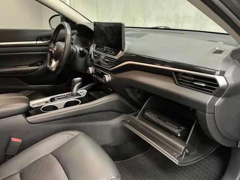 Used 2024 Nissan Altima 2.0 SR FWD image 31