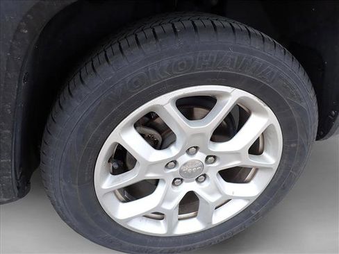 Used 2018 Jeep Renegade Latitude FWD image 10