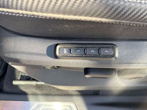 Used 2022 Volkswagen Atlas Cross Sport SEL R-Line image 30