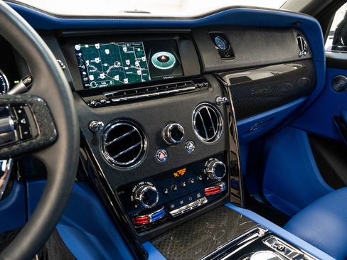 Used 2023 Rolls-Royce Cullinan Black Badge w/ Driver's Package image 21