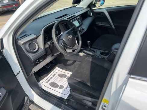 Used 2017 Toyota RAV4 LE FWD image 10
