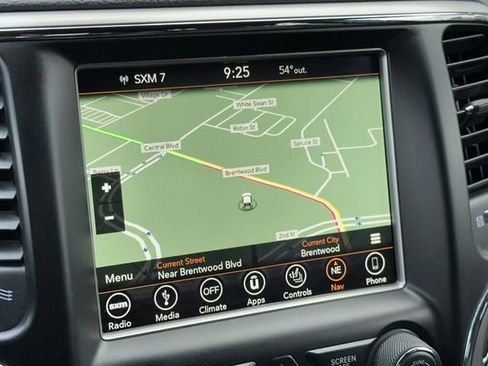 Used 2018 Jeep Grand Cherokee Limited image 17