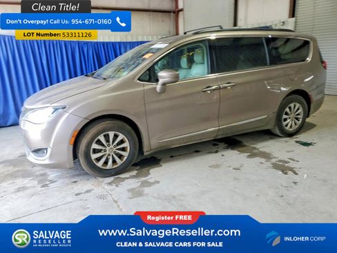 Used 2017 Chrysler Pacifica Touring-L FWD image 1