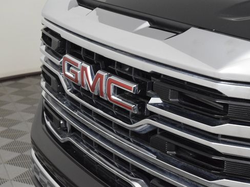 Used 2025 GMC Sierra 1500 SLT image 11