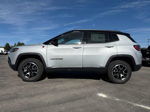 New 2026 Jeep Compass Trailhawk image 9